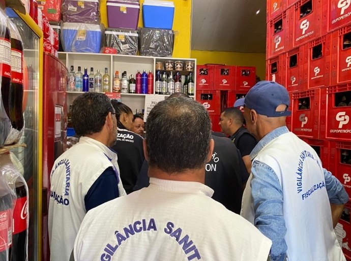 Vigilância Sanitária de Maceió realiza fiscalização para checar procedência de bebidas destiladas