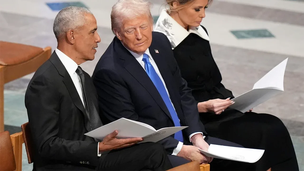 Postagem racista de Trump sobre Obama é excluída após a reação negativa, apesar de a Casa Branca tê-la defendido anteriormente