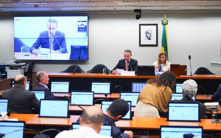 Conselho de Ética abre processo movido pelo PT contra Eduardo Bolsonaro