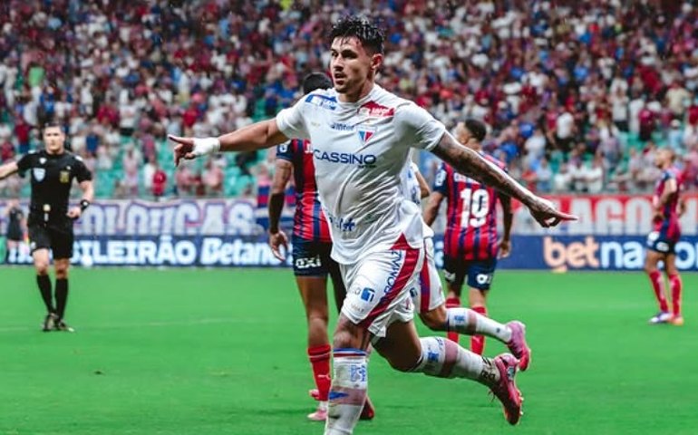 Fortaleza bate Bahia em jogo de cinco gols e se mantém vivo no Brasileirão