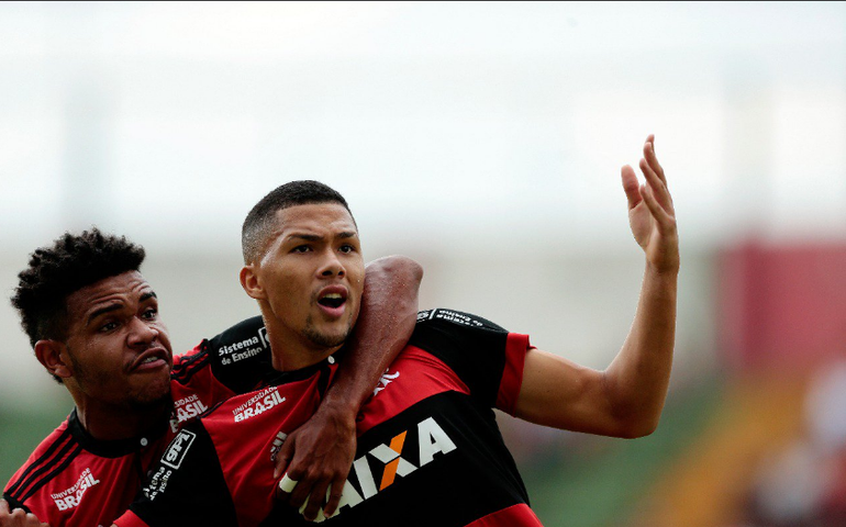 Vitor Gabriel brilha, Flamengo vira sobre a Lusa e vai à final da Copinha