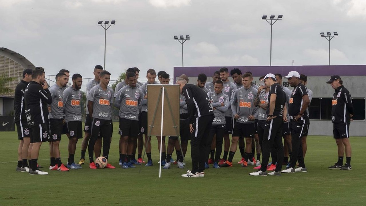 Corinthians apresenta 3 casos de coronavírus antes do embarque para Minas Gerais