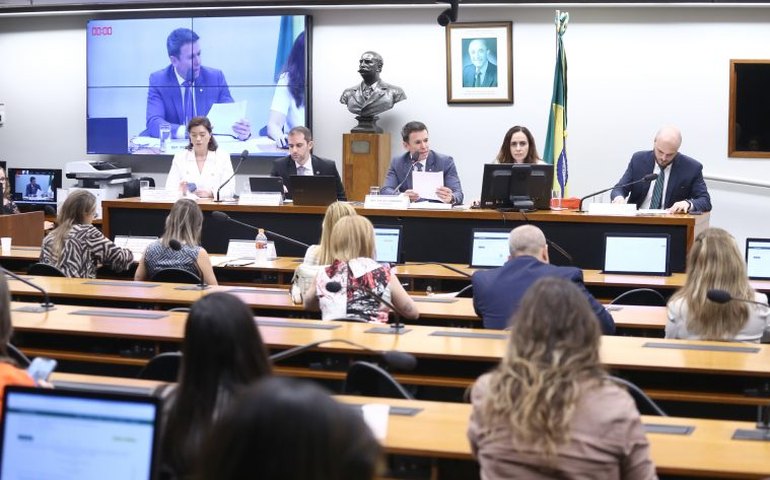 Grupo de Trabalho debate nova legislação para suplementos alimentares e alerta para riscos à saúde