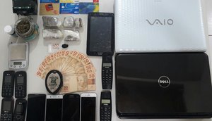 equipamentos e droga apreendida