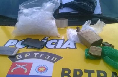 BPTran apreende maconha e 646 pinos para cocaína, em Maceió