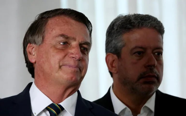 Com situação de Bolsonaro, Arthur Lira defende lei para dar 'tratamento adequado' a ex-presidentes