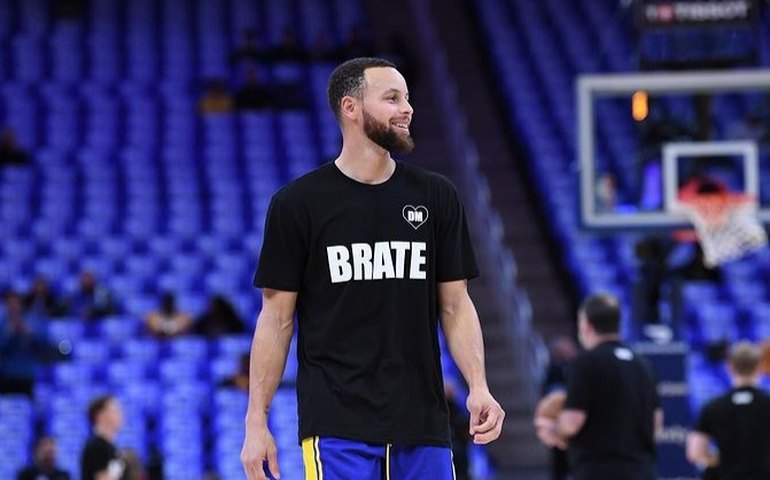 Curry supera Sabrina Ionescu e vence desafio inédito de arremessos de três pontos da NBA