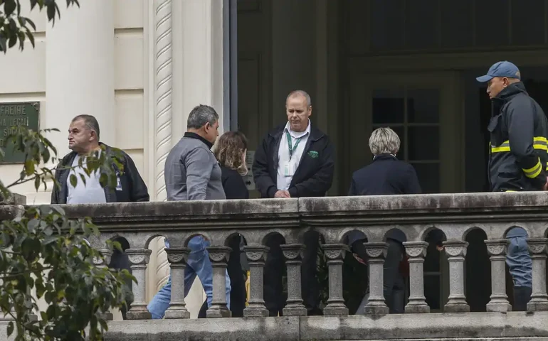 Queda de avião: peritos usam 3 técnicas para identificação de corpos
