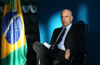 Bolsonaro fez flagrante confissão de obstrução de Justiça, diz Moraes