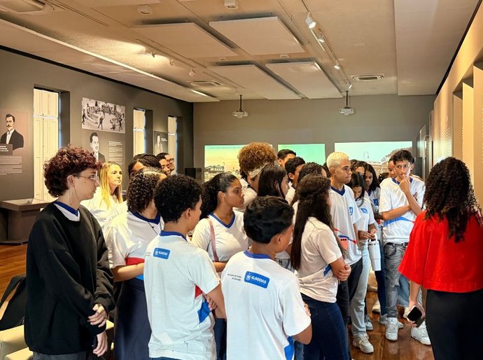 PCJE aproxima alunos da história do Judiciário em visita ao CCM do TJAL