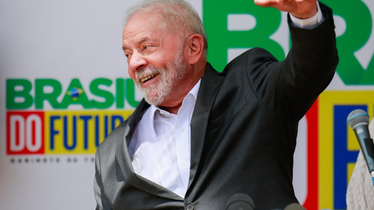 Lula se reúne com governador de Sergipe em Aracaju e volta a Brasília