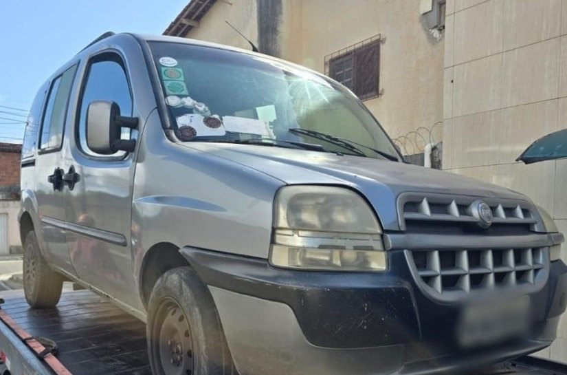 Suspeito de transporte irregular deixa crianças trancadas em veículo