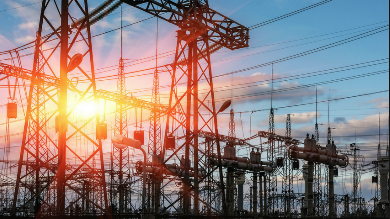 Consumo de energia elétrica bate recorde em julho, puxado pela indústria