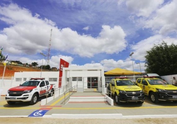 Governador entrega ambulâncias a oito municípios e inaugura Cisp em Girau Ponciano