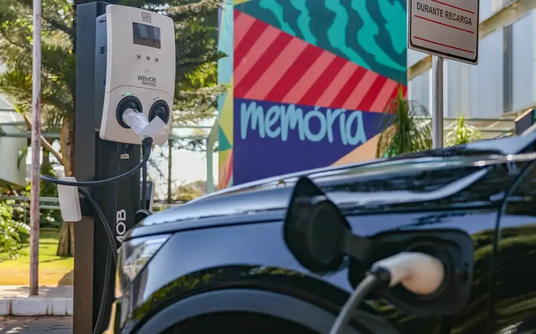 China sugere resposta às tarifas planejadas da União Europeia sobre veículos elétricos