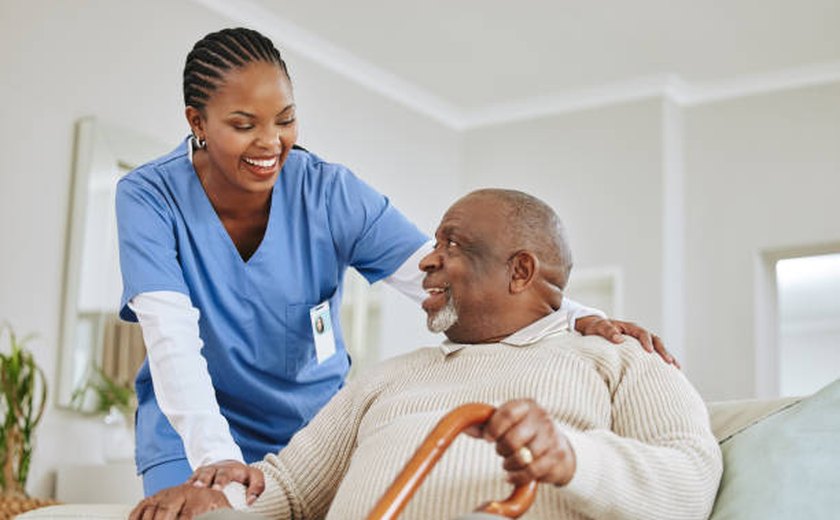 Especialista oferece dicas para garantir a segurança dos idosos em casa