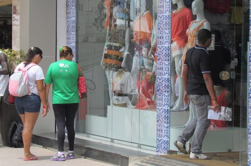 Pesquisa demonstra uma queda na procura por bens e serviços em agosto