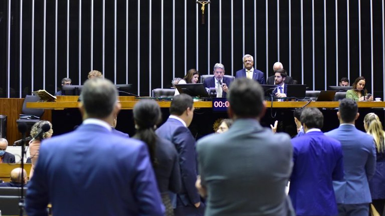 Deputados analisam projeto que prevê criação de centros de assistência integral à pessoa com autismo; acompanhe