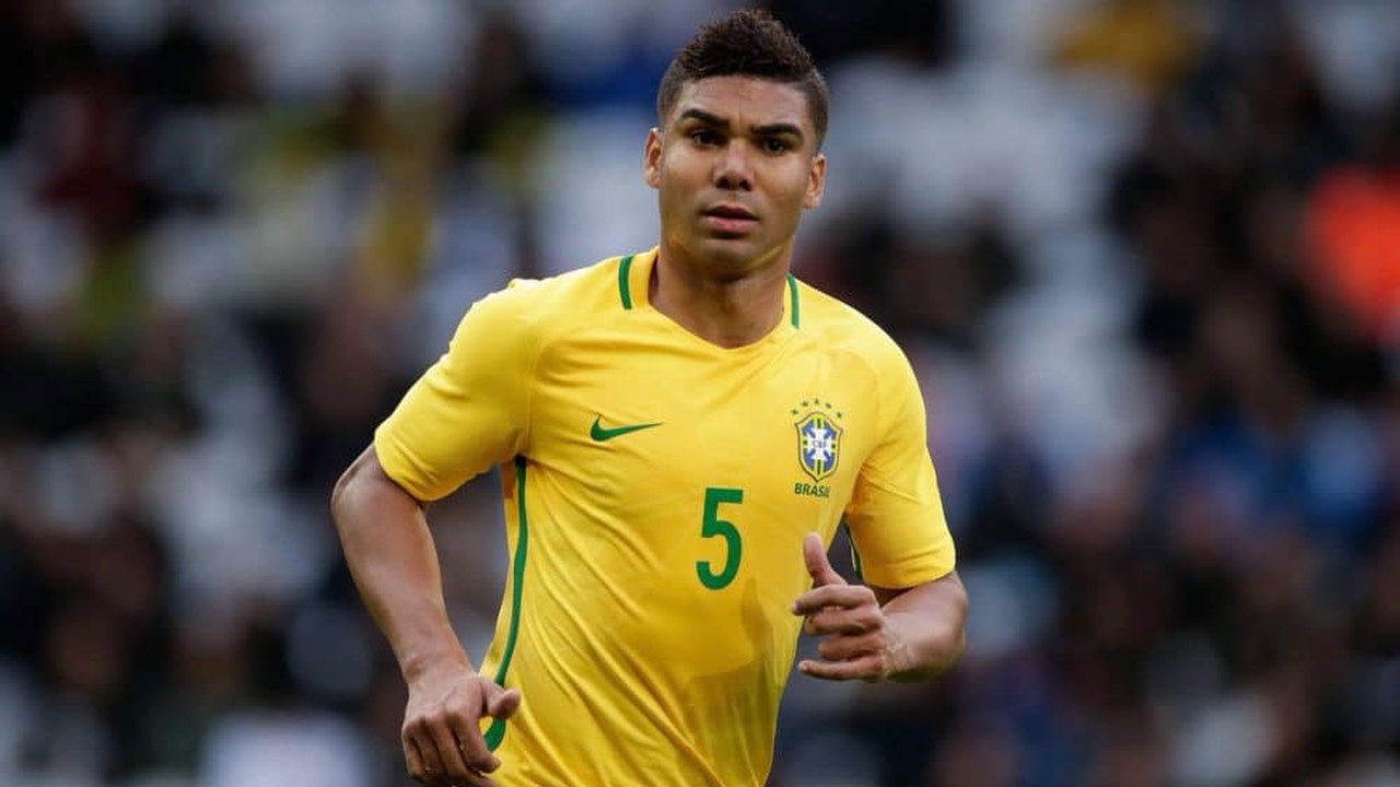 Esposa de Casemiro mostra emoção da família com gol e elogia dedicação do jogador