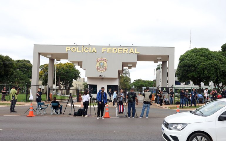 Defesa de Bolsonaro solicita autorização para exame médico na prisão