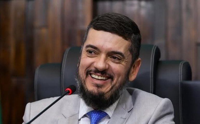 Alerj: Bacellar protocola nova licença e segue afastado do mandato