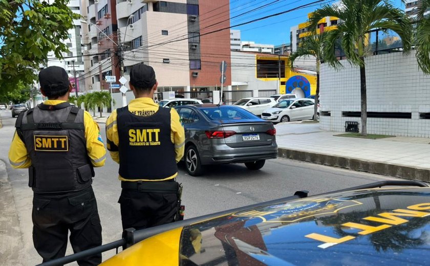 DMTT inicia fase educativa de proibição de estacionamento em via da Jatiúca