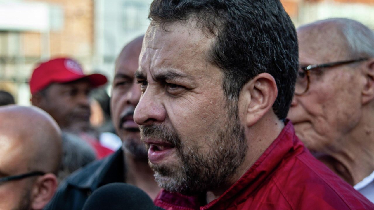 Boulos acusa bancos de travarem Move Brasil e critica pressão contra fim da escala 6 x 1