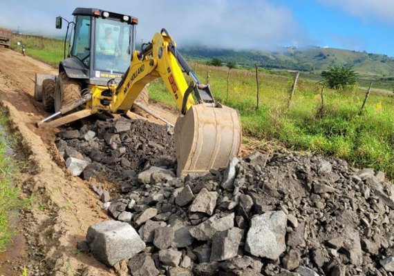 Prefeitura de Branquinha segue realizando serviços de recuperação das estradas