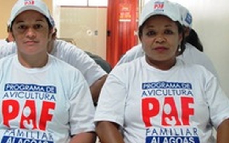 Produtores beneficiados pelo PAF participam de Seminário de Avicultura Familiar