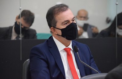 Ronaldo Medeiros denuncia prefeito de Canapi por descumprimento de legislação
