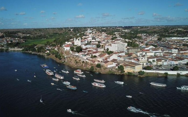 Chesf aumenta vazão em Xingó para viabilizar procissão fluvial de Bom Jesus em Penedo