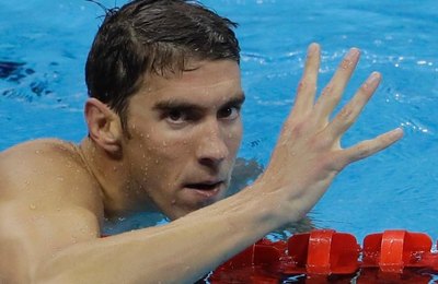 Em dia de recordes, Phelps conquista inédito tetracampeonato na natação