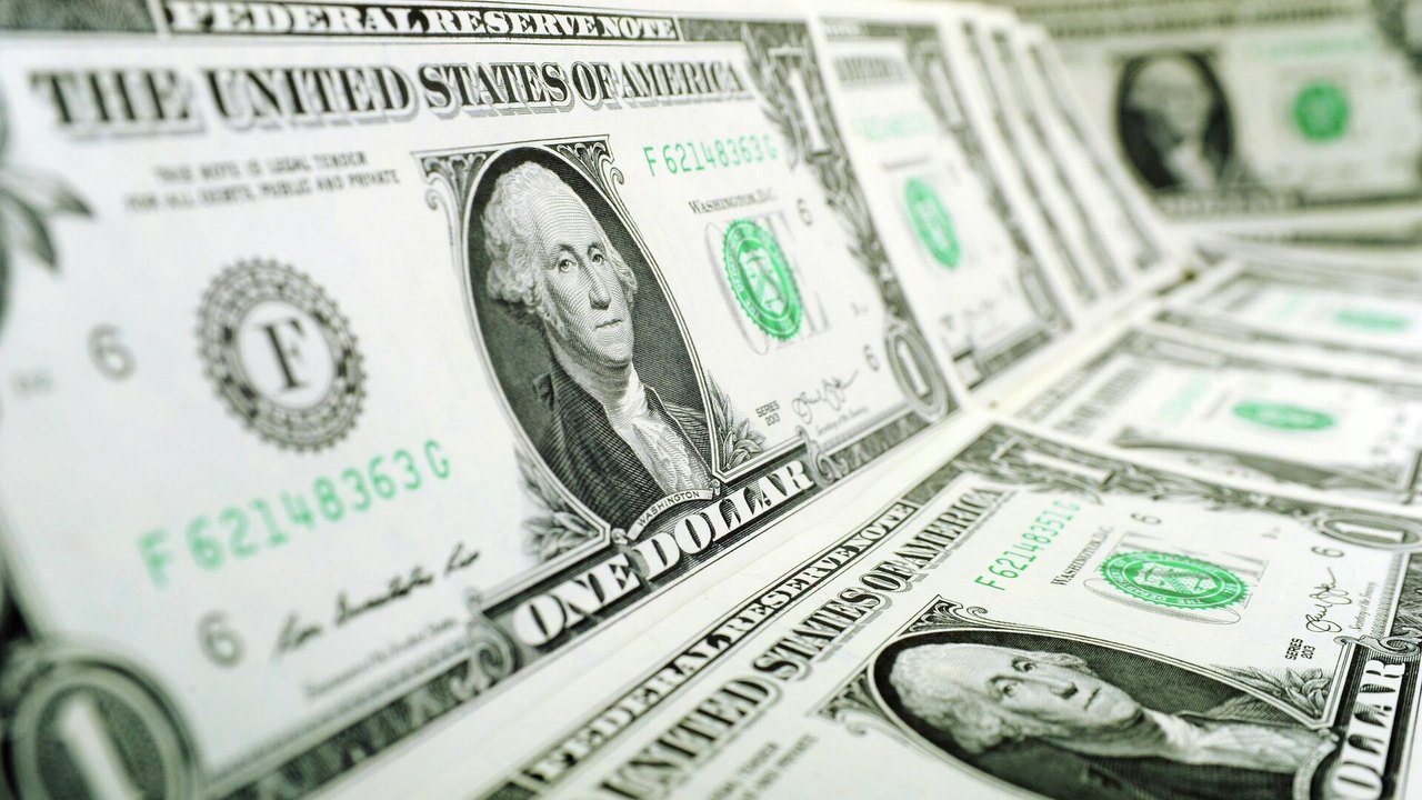 Dólar no Brasil bate recorde após frustração do mercado com cortes anunciados pelo governo