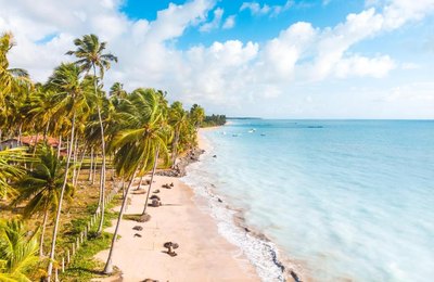 Verão perfeito: Booking.com indica 5 destinos o Brasil para quem ama praia, piscina e sol