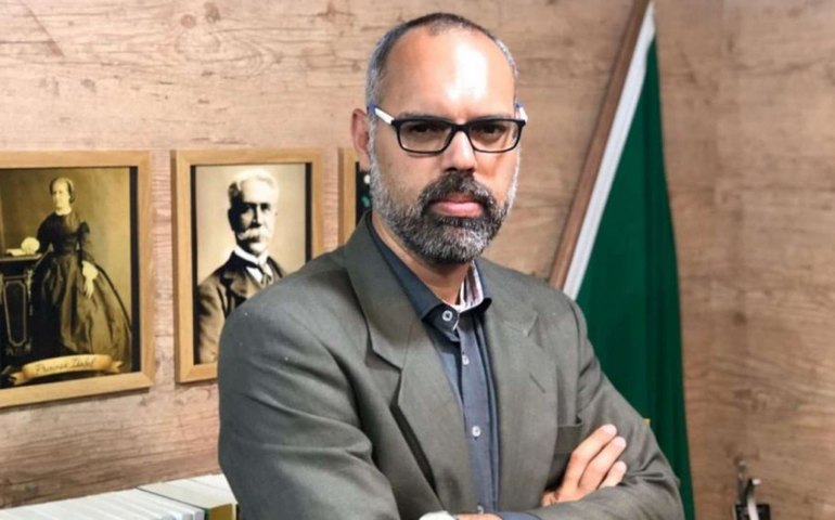 Investigadores acreditam que Allan dos Santos deixou País em voo para o México