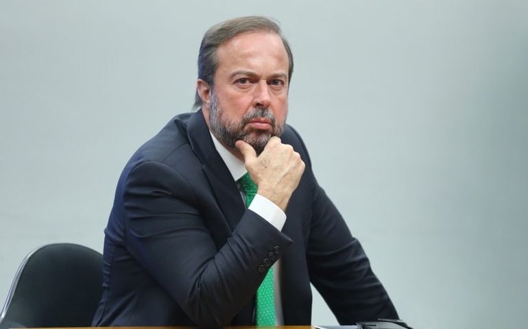 Silveira: nenhum centavo dos valores devidos pela Amazonas Energia será repassado ao consumidor