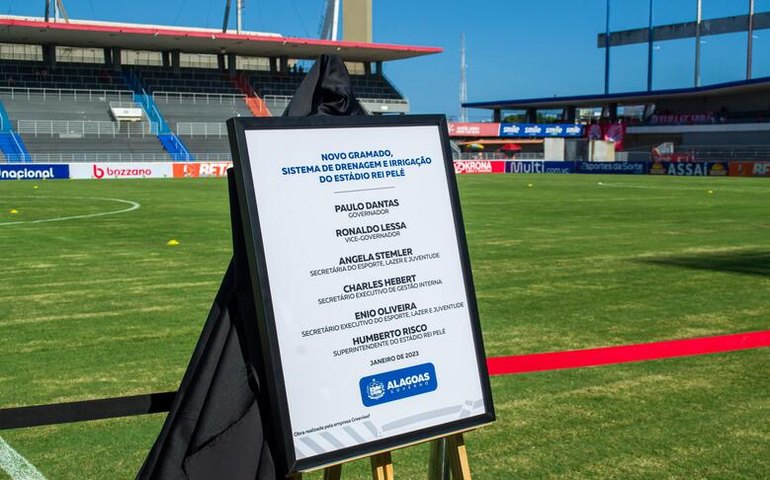 Temporada de futebol 2023 em Alagoas começa com a entrega do novo gramado