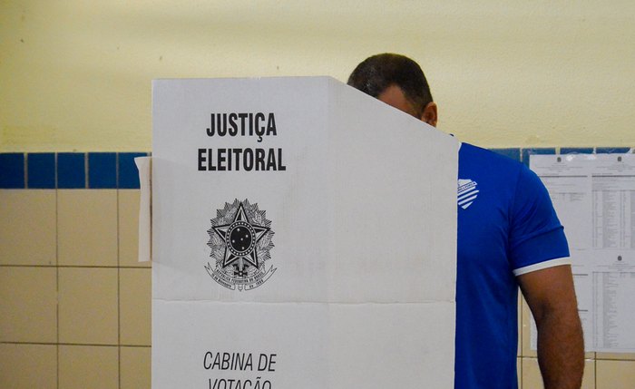 Os eleitores têm entre 8h e 17h para votar Os eleitores têm entre 8h e 17h para votar