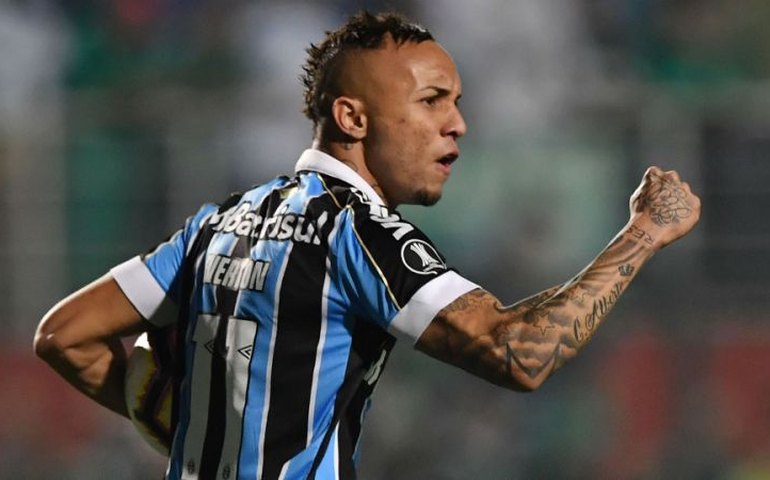 Próximo do adeus, Everton se emociona e confirma negociação com o Benfica