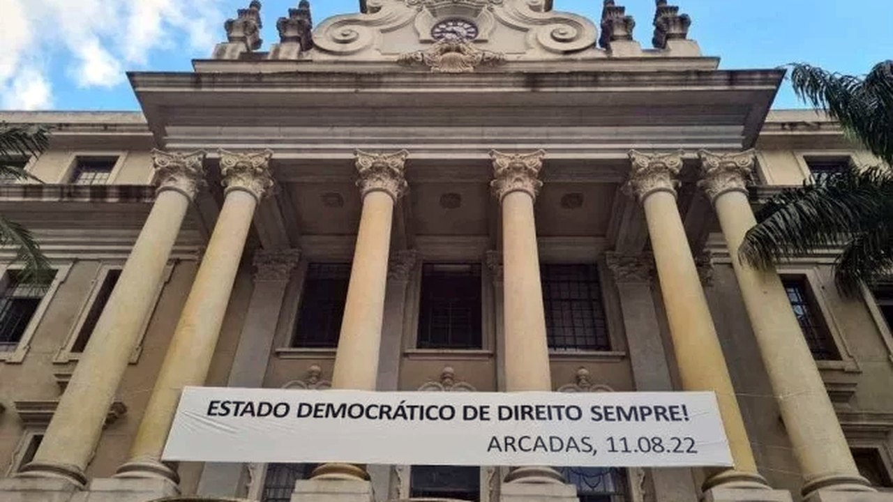 Carta pela democracia passa das 500 mil assinaturas em 4 dias