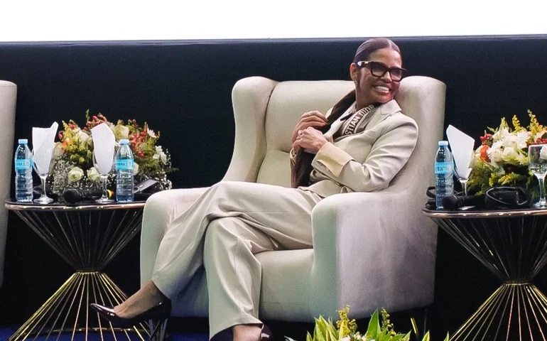 Dentista alagoana Karina Leite participa de evento internacional em Angola e destaca impacto da saúde oral na qualidade de vida