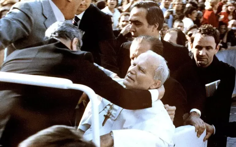 Papa Leão XIV recorda 45 anos de atentado contra João Paulo II no Vaticano