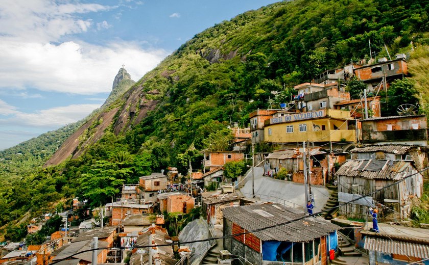 Proibição de operações em favelas do Rio durante a pandemia reduziu mortes em 70%