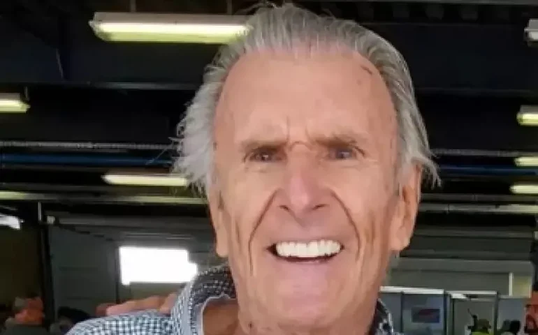 Corpo de Wilson Fittipaldi, ex-piloto de F-1, é homenageado em pista de Interlagos