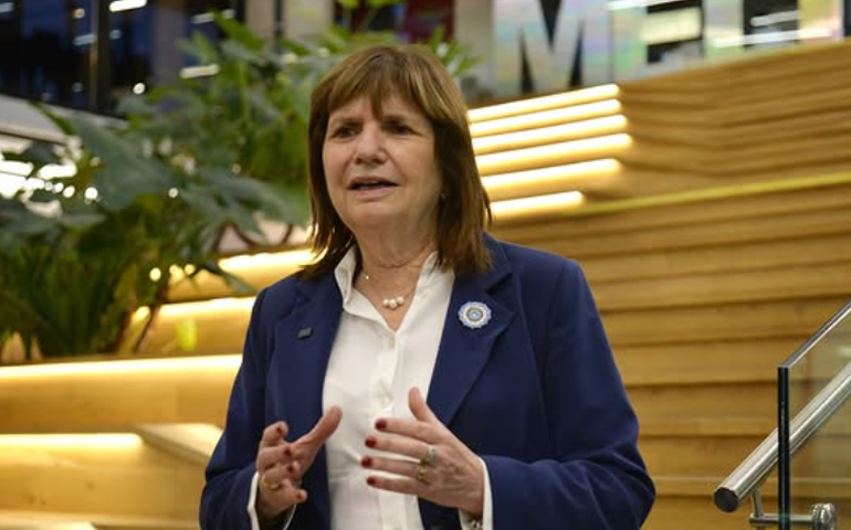Patricia Bullrich pede pena máxima à quem assistiu Jovens mortas durante live na Argentina