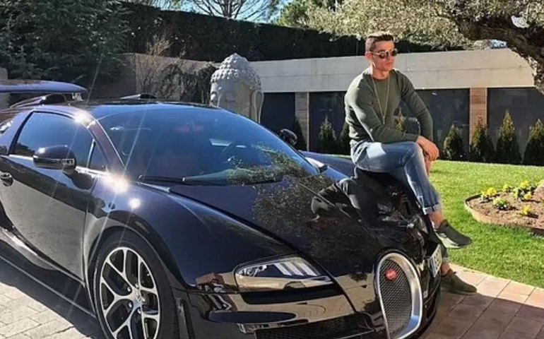 Carro de Cristiano Ronaldo, avaliado em R$ 10 milhões, é destruído em acidente