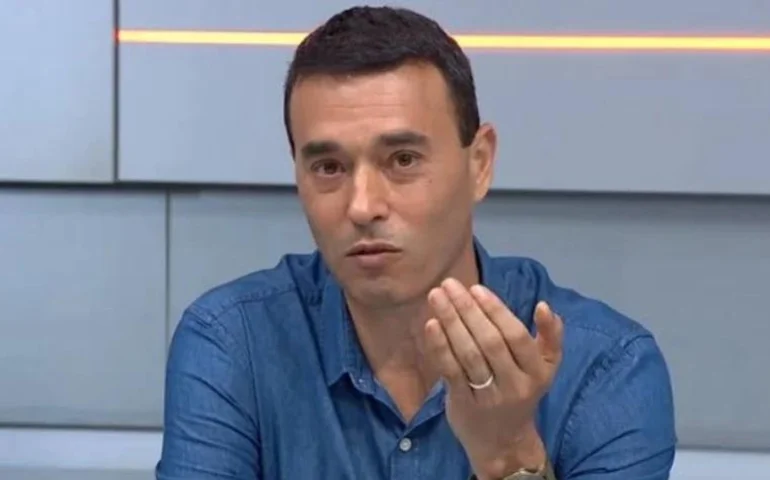 André Rizek leva golpe ao comprar ingresso para a Sapucaí, mas se diverte: 'Foi maravilhoso'