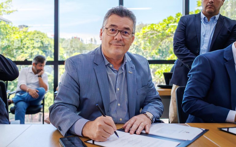 Fapeal e Edufal lançam 24 novos títulos acadêmicos na 11ª Bienal Internacional do Livro de Alagoas