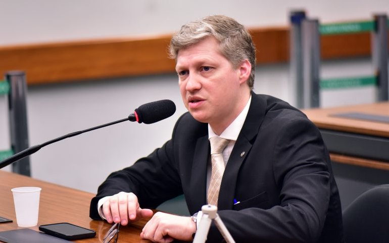 Comissão debate exigência de visto para turistas dos EUA entrarem no Brasil