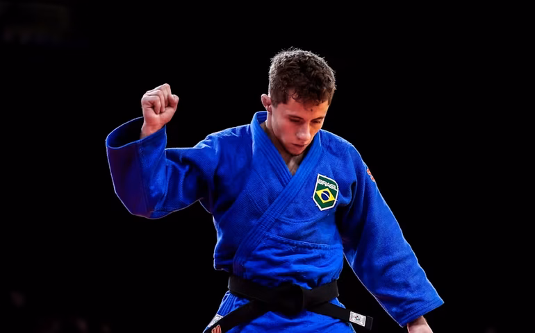 Michel Augusto conquista medalha de prata para o Brasil no Grand Slam de Tbilisi de judô
